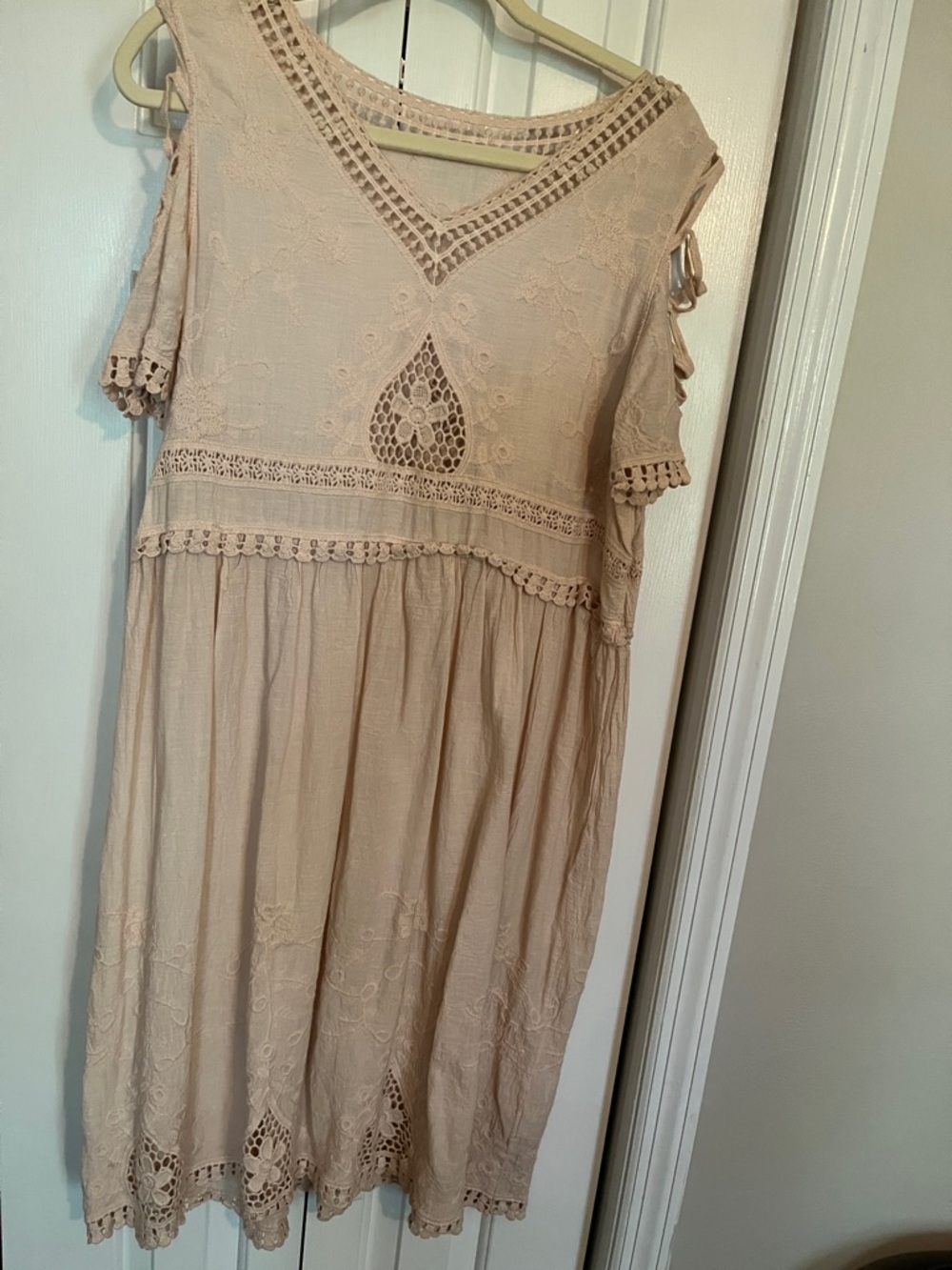 Blush colored cotton dress with cut out and embroidery